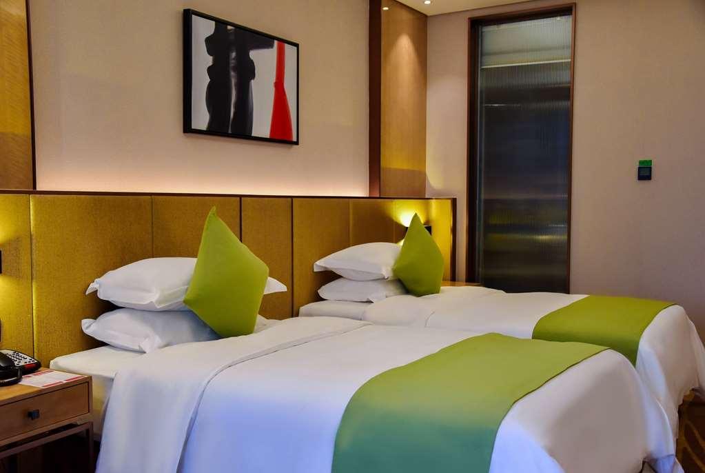 Leshan Ramada Hotel Room photo